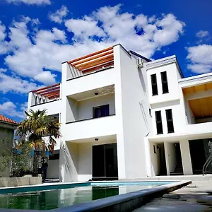 Star With Pool Biograd Na Moru